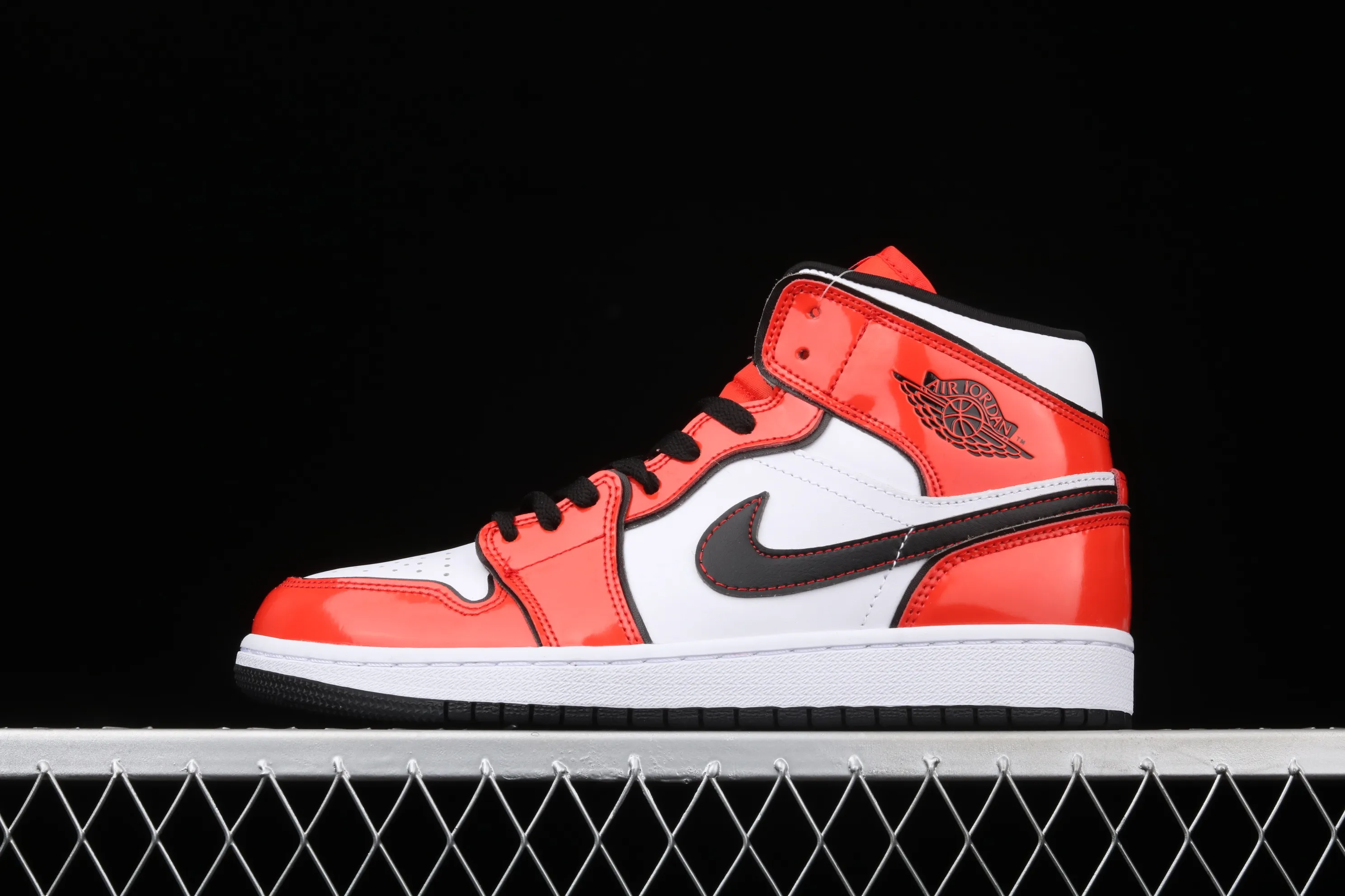 All categories Air Jordan Jordan series basketball shoes Air Jordan 1 Mid Air Jordan 1 Mid AJ1 Joe 1 patent leather orange Zhongbang basketball shoes DD6834-802